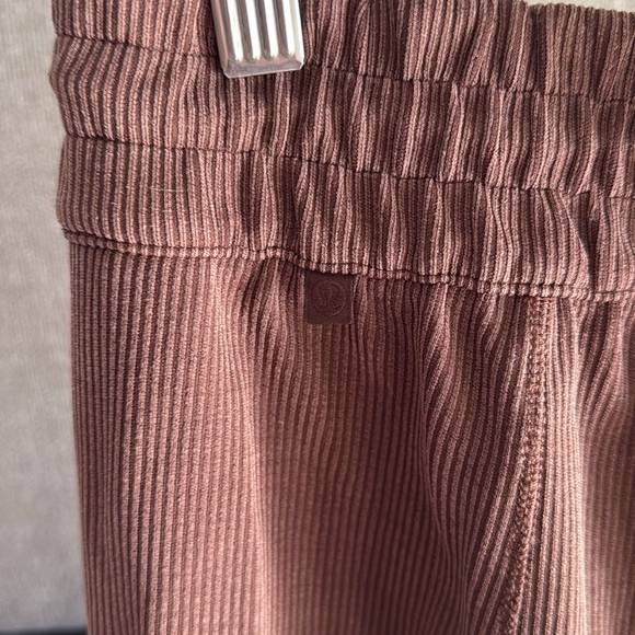 Lululemon Ribbed Softstreme Mid-Rise Wide-Leg Cropped Pant 25” size 6 - Picture 6 of 8